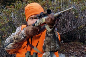 hunter sighting through swarovski rifle scope